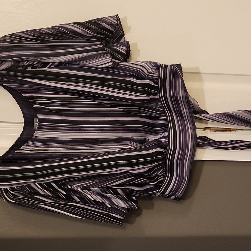 Cute blouse with frilly sleeves